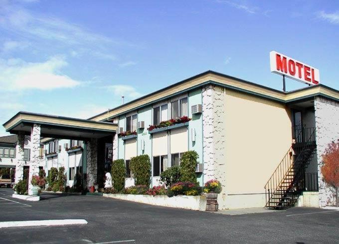 Acorn Motor Inn Oak Harbor Exterior photo