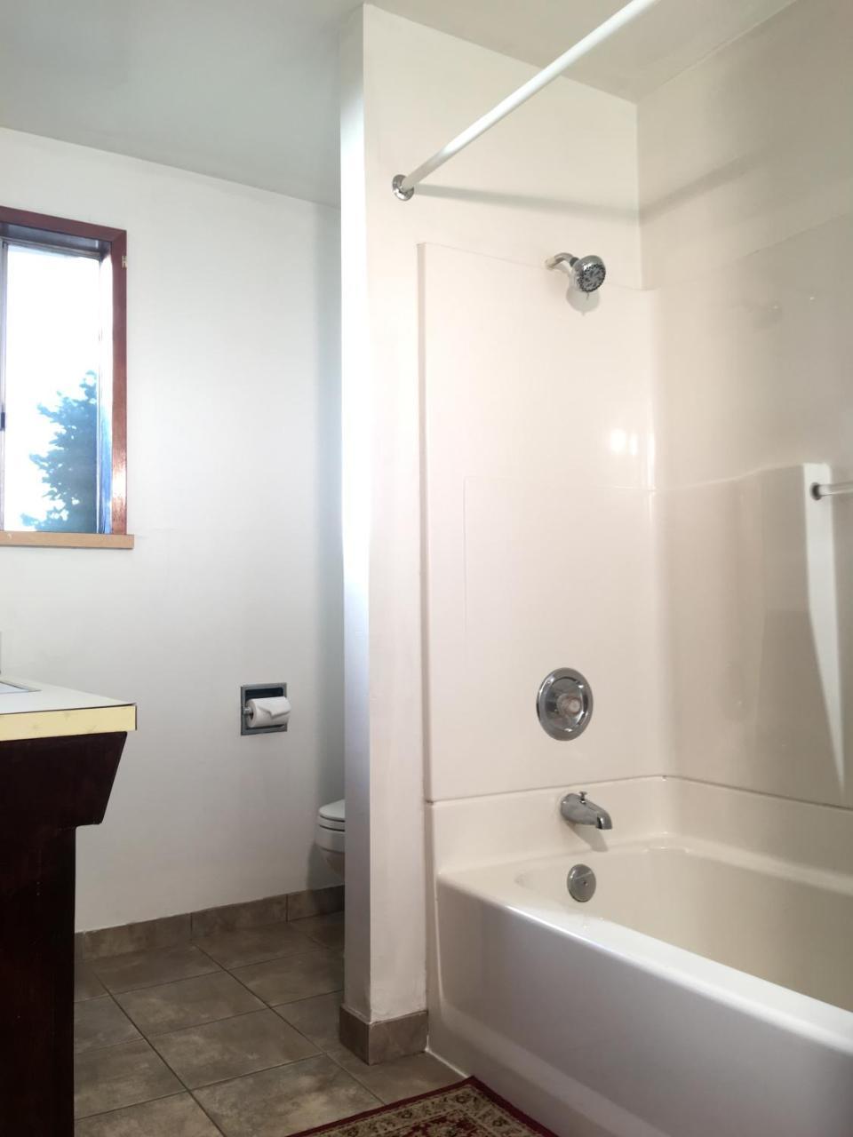 Acorn Motor Inn Oak Harbor Exterior photo