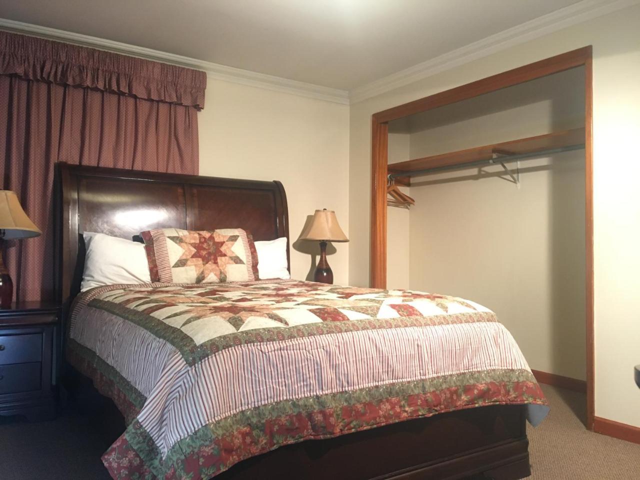 Acorn Motor Inn Oak Harbor Exterior photo